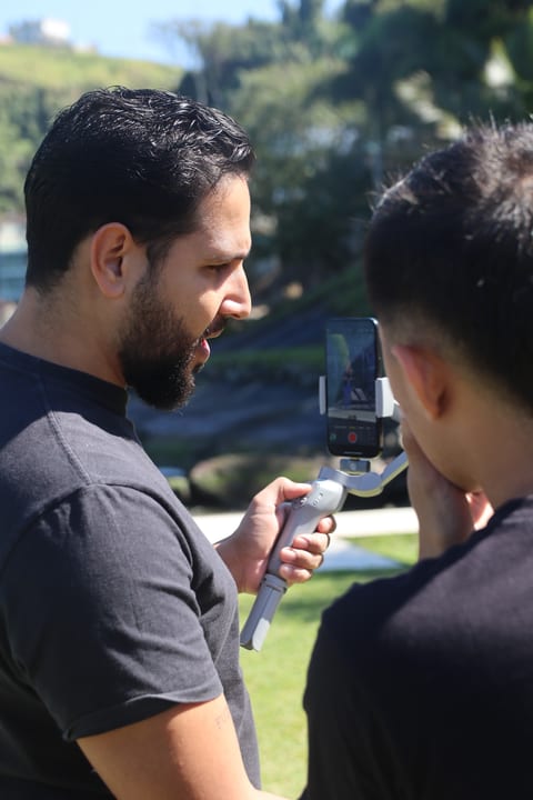 Equipe da Company Bastos gravando conteúdo de cliente com gimbal em Angra dos Reis